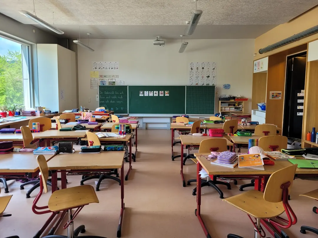 2025年美妆工具行业技术趋势：化妆刷与美妆蛋材料革新方向